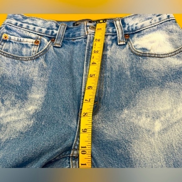 Abercrombie & Fitch High Rise Mom Ankle Jean, Acid Wash with Frayed Hem, 0R (25) - Picture 11 of 14